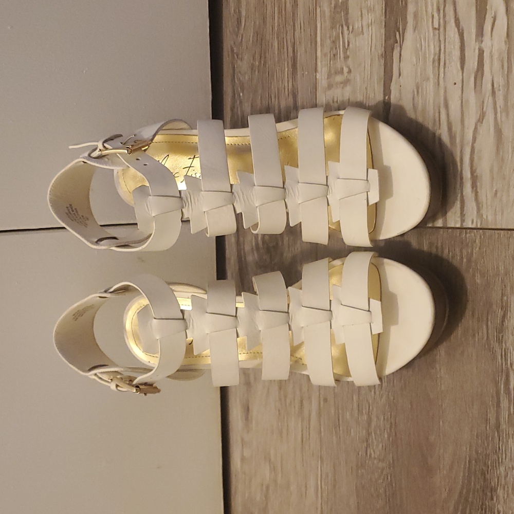 Stylish Strappy Marc Fisher Heels! Sz 8.5!